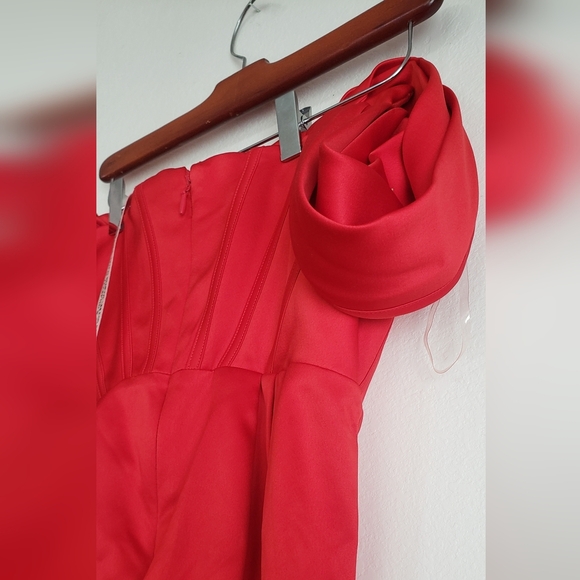 HOUSE OF CB Loretta off-shoulder satin midi dress L+ - Picture 14 of 17